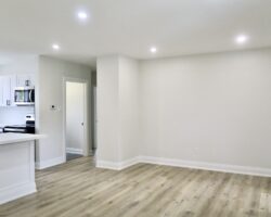 **RENOVATED** 3 Bedroom Main Floor in Welland!!