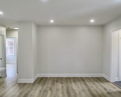 **RENOVATED** 3 Bedroom Main Floor in Welland!!