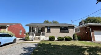 **RENOVATED** 3 Bedroom Main Floor in Welland!!