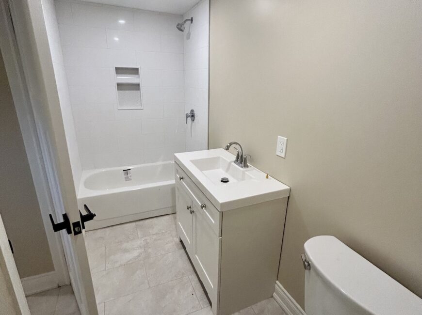 **BRAND NEW** Spacious 1 Bedroom Lower Unit!!