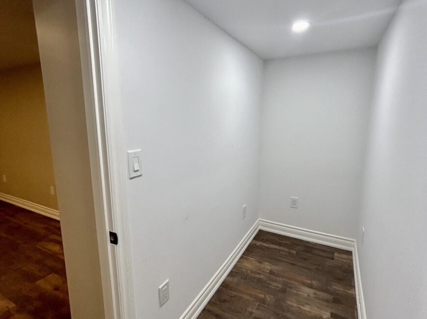 **BRAND NEW** Spacious 1 Bedroom Lower Unit!!